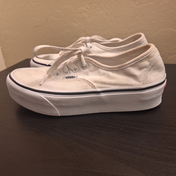 White vans - Picture 2 of 5